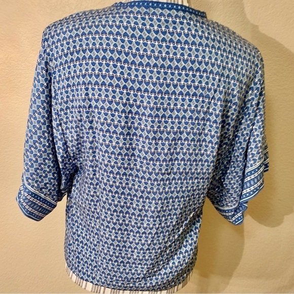 NWT Max Studio Top XS Kimono Style Top 100% Rayon Blue Shades White Short Slvs - Picture 10 of 16